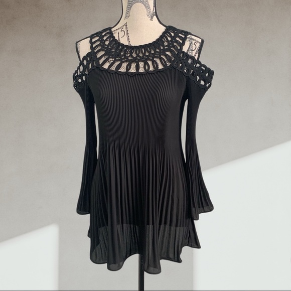 FRANK LYMAN off shoulder top SMALL - Picture 4 of 9